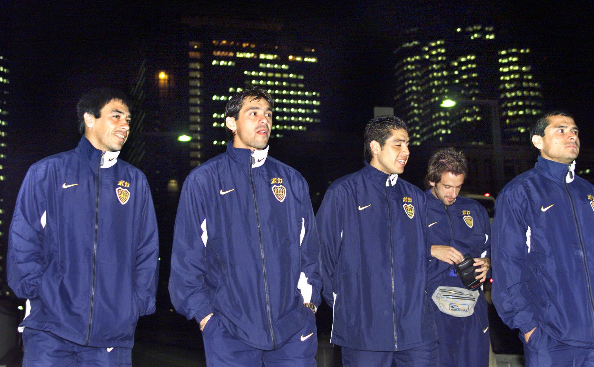 José Basualdo, Cristian Traverso, Juan Román Riquelme, Fernando Pandolfi y Marcelo Delgado, recorriendo las calles del barrio Shinjuku, el 22 de noviembre de 2000