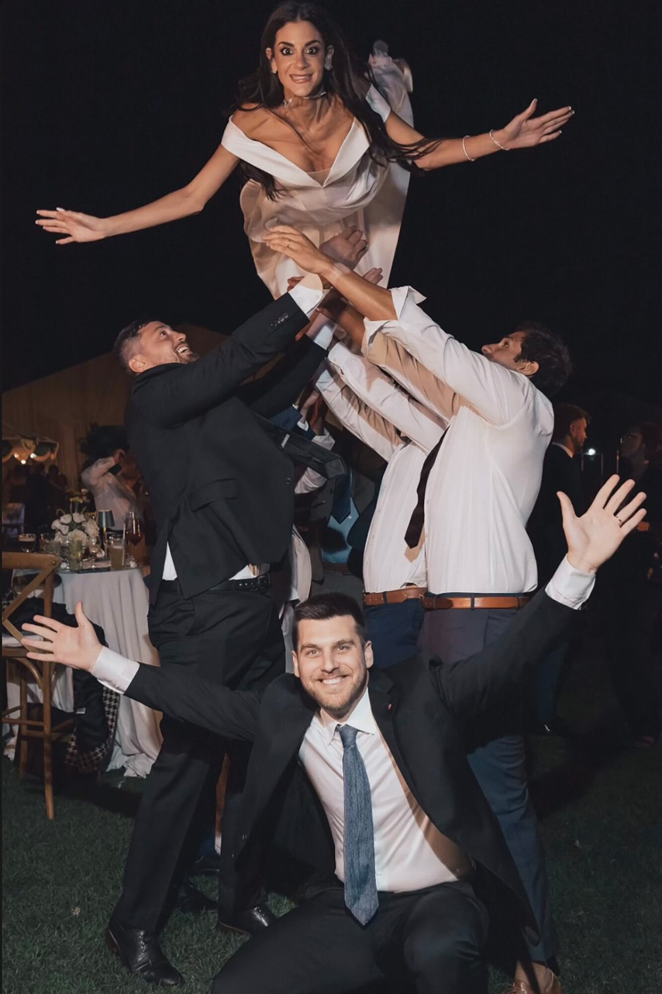 La fiesta se extendió
hasta la madrugada