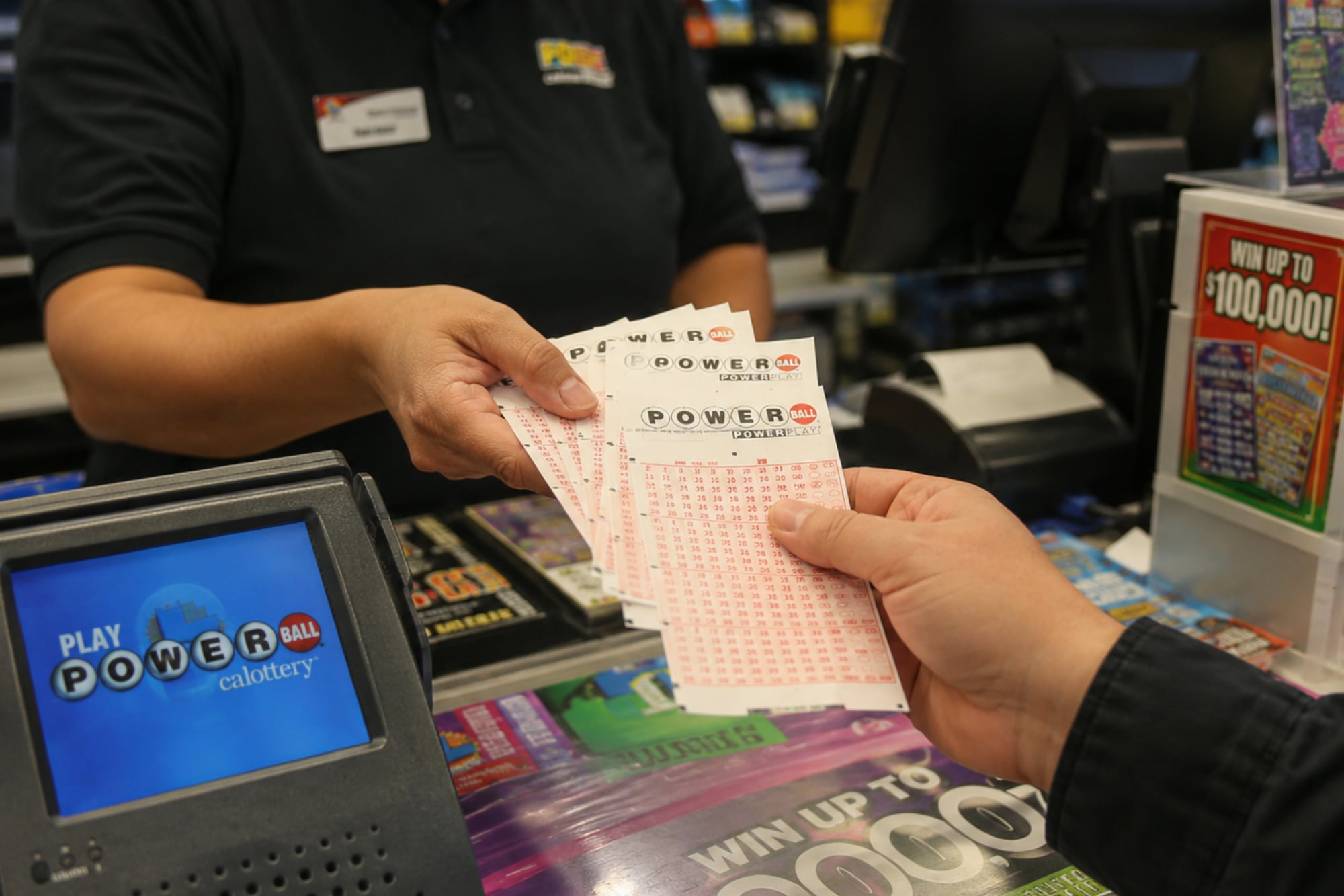 El contratista recordó el sorteo antes de salir del local y volvió para comprar sus tickets