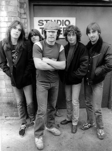 Tras su fallecimiento, la banda decidió continuar con la incorporación de Brian Johnson