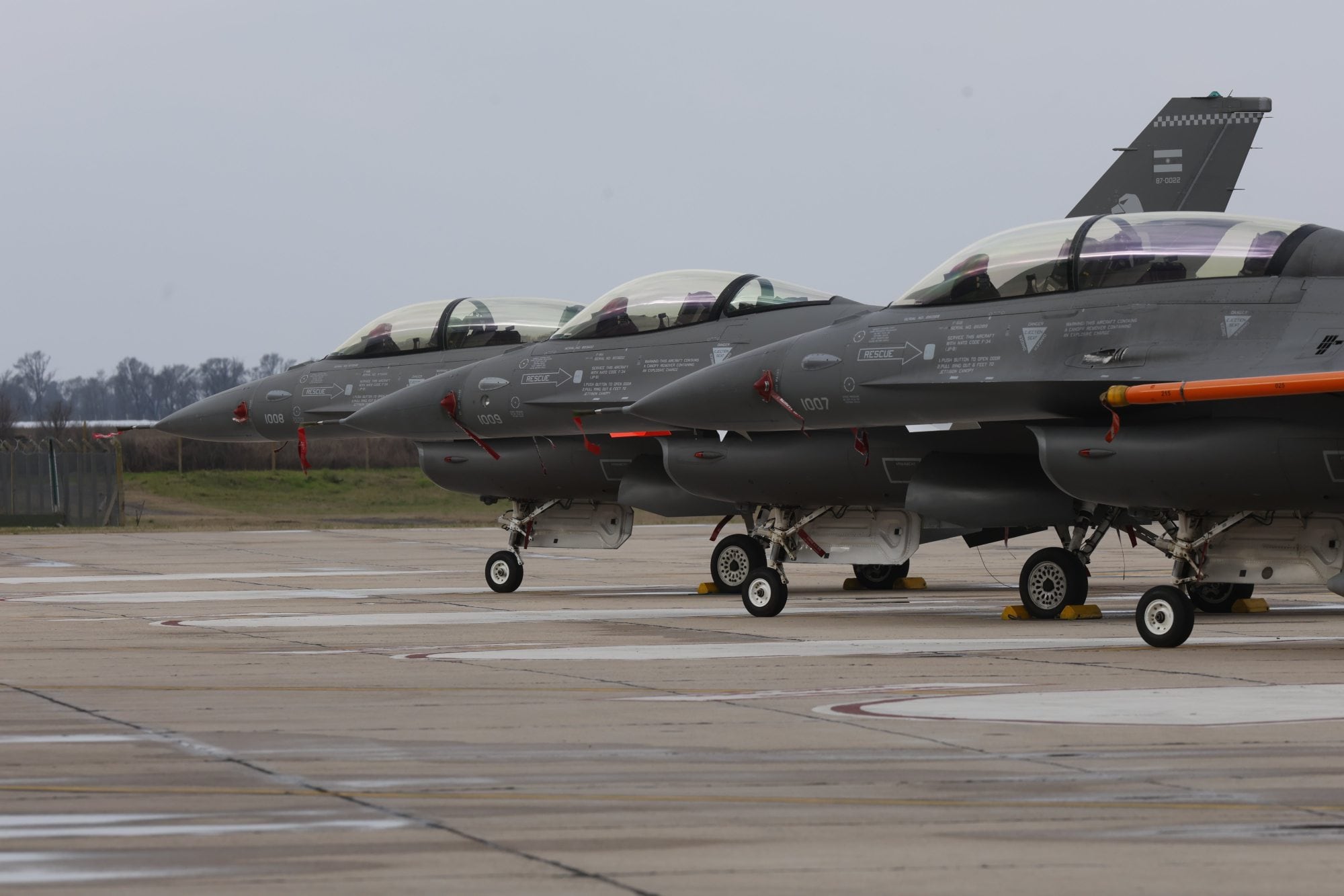 Ocho interrogantes detrás del programa de aviones F-16 que el Gobierno no responde 9 Media day sistema de armas F16 en area Material Rio Cuarto , Cordoba presentacion de los 6 primeros aviones de 24 comprados a Dinamarca