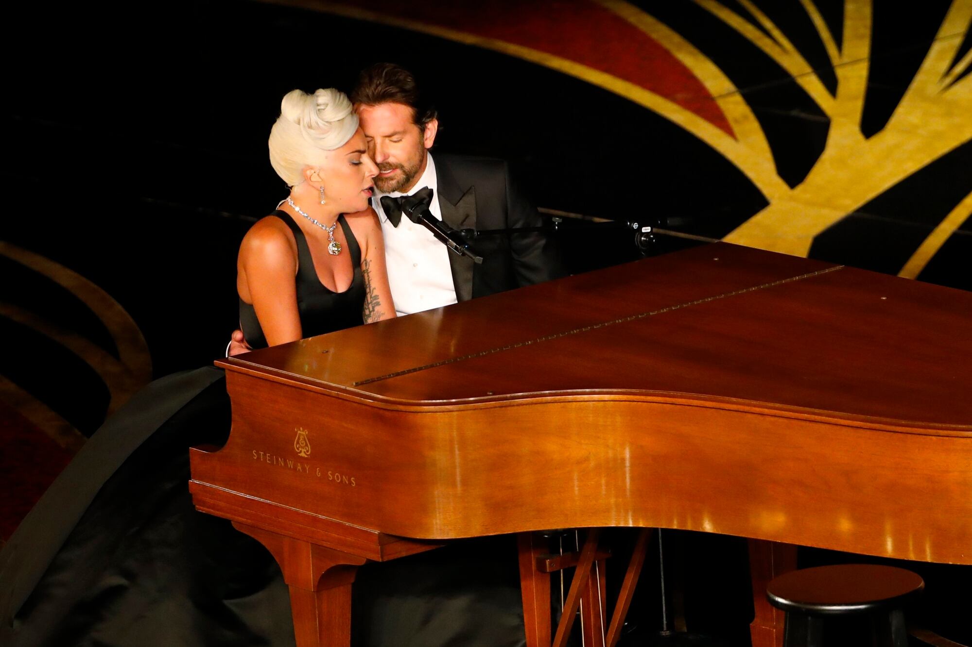 La actuación de Lady Gaga y Bradley Cooper en los Oscars de 2019 alimentaron aún más las especulaciones de un romance entre ellos