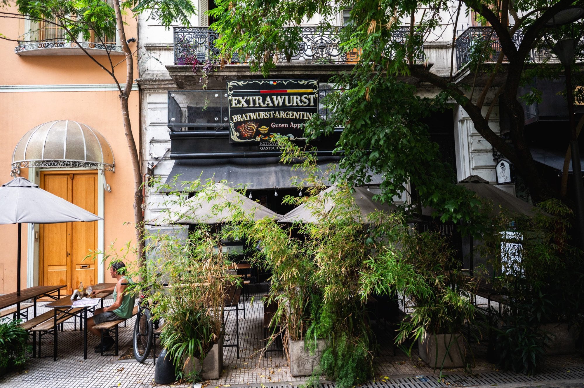 La fachada dle lugar, en el barrio de Retiro