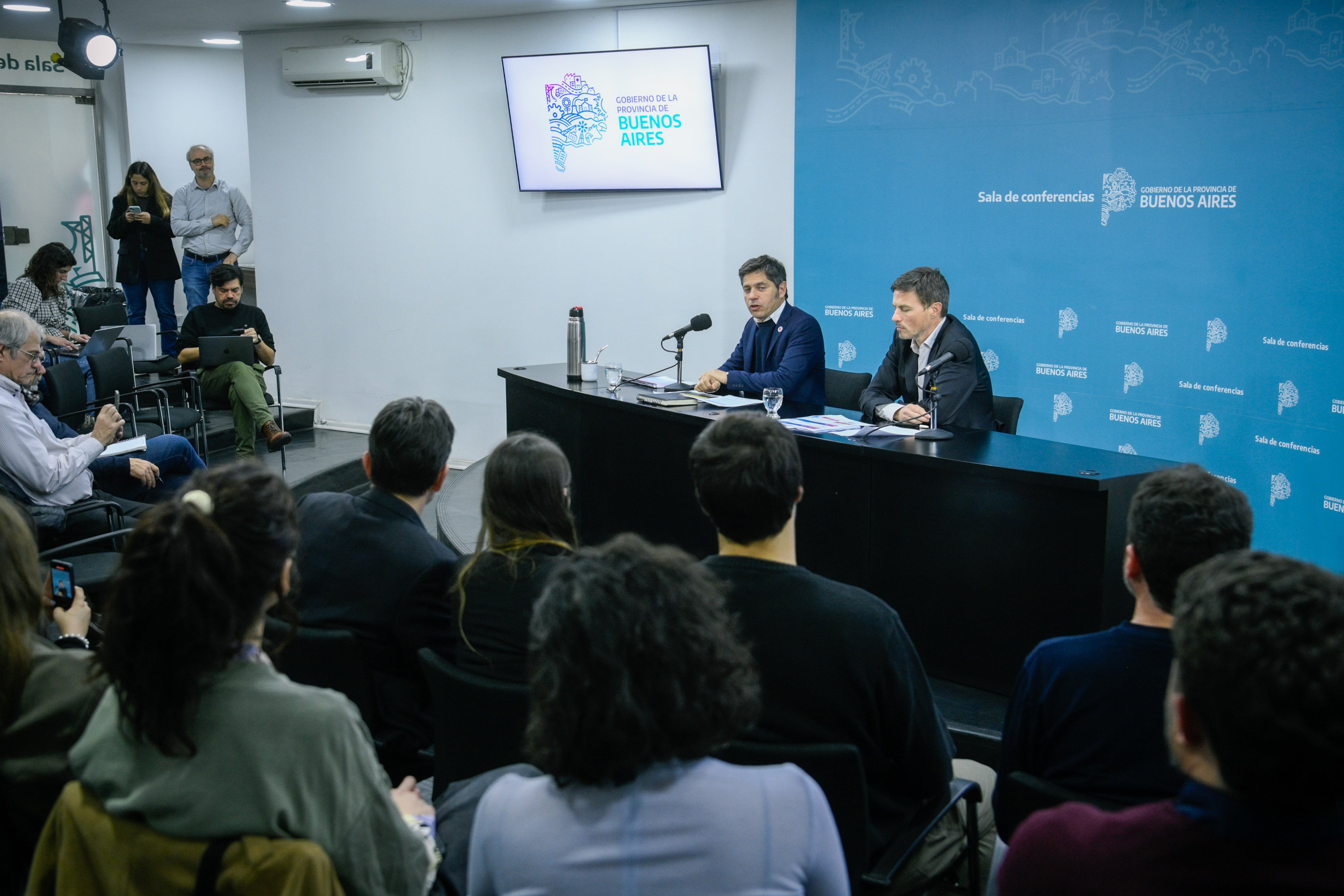 El gobernador bonaerense convocó a una conferencia de prensa para anunciar medidas por el endeudamiento familiar