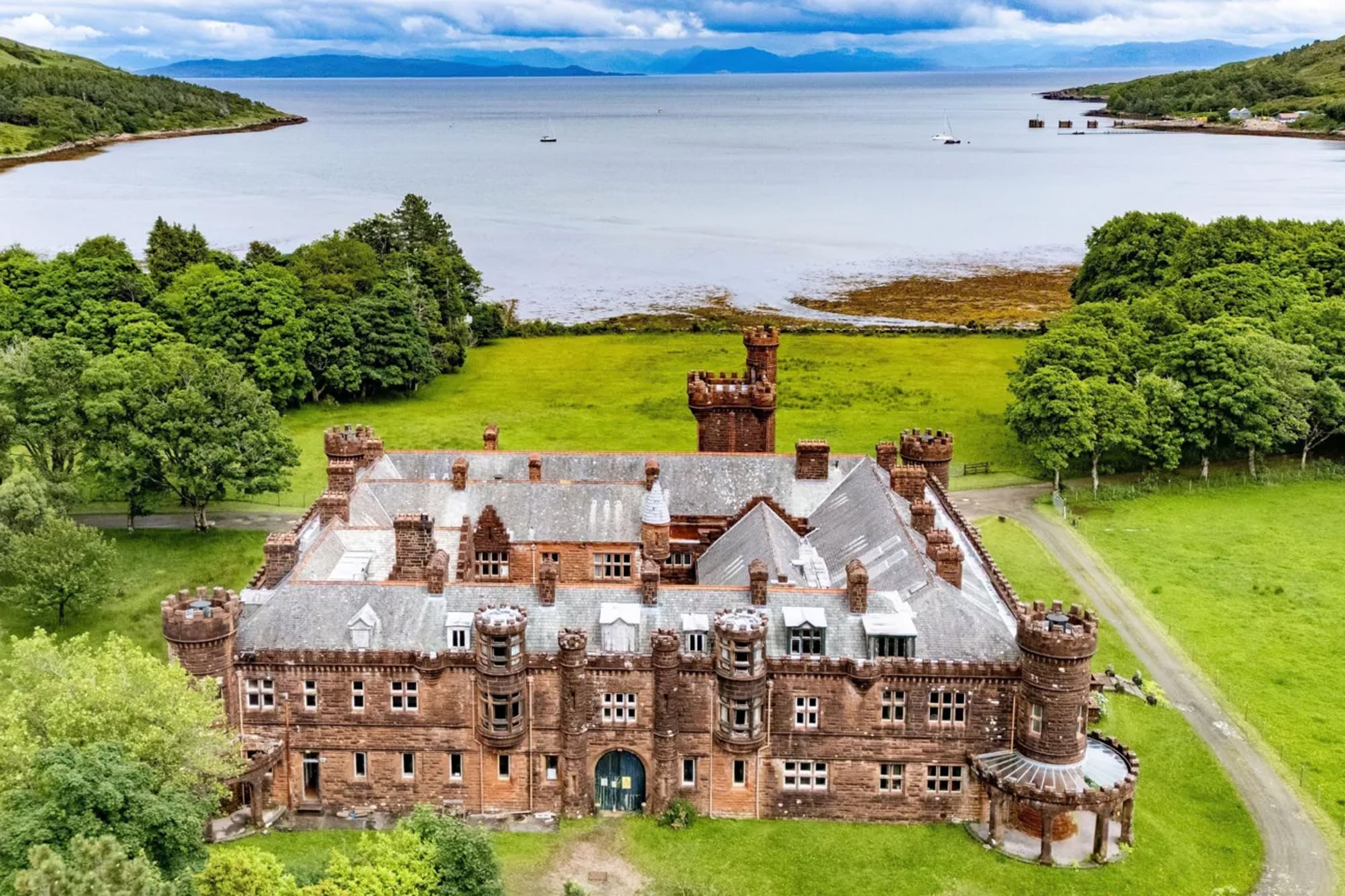 Este castillo europeo “congelado en el tiempo” que se vende por más de US$1 millón