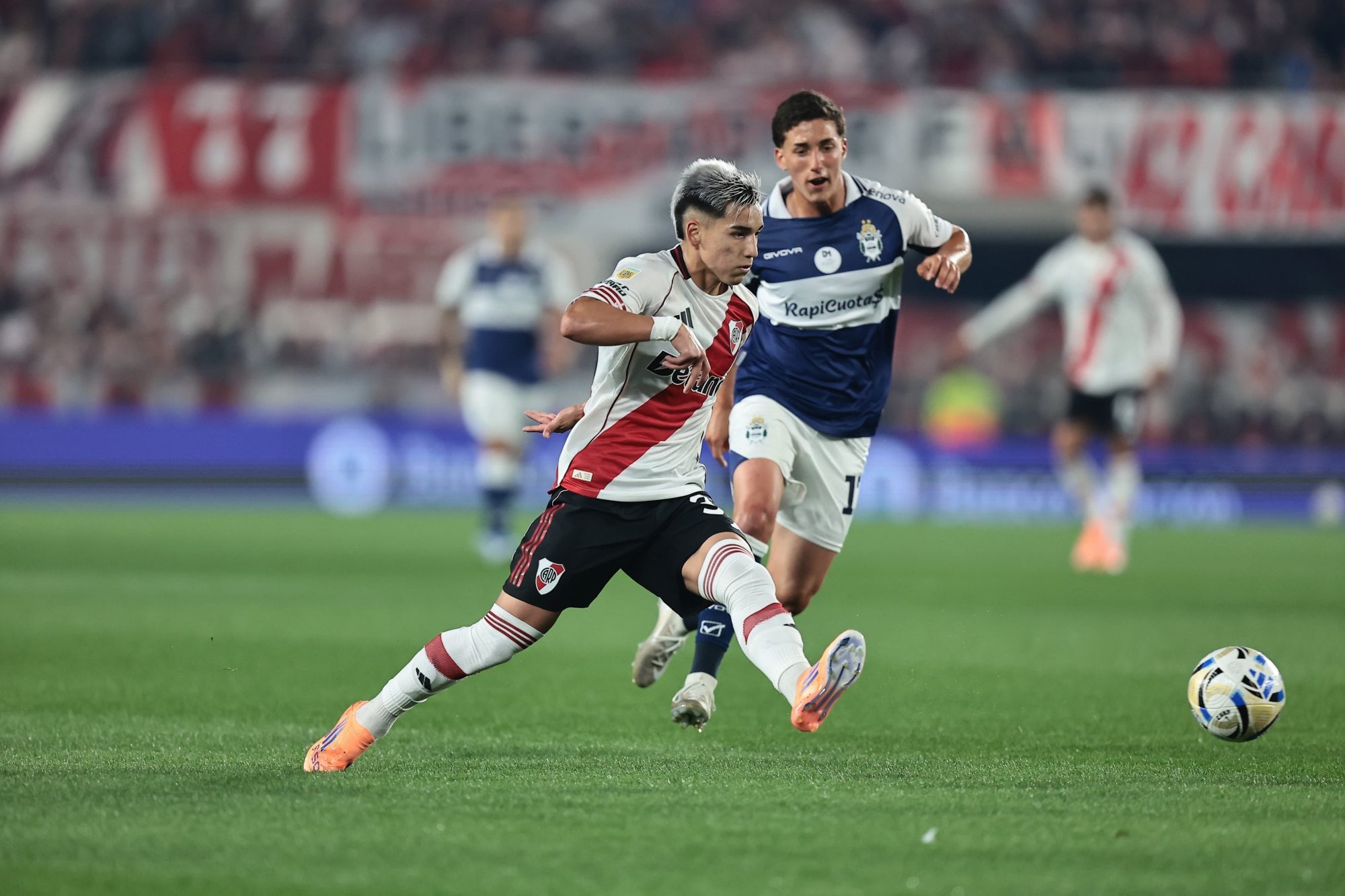 Encuentro entre River Plate y Gimnasia de La Plata por la fecha 16 del Torneo Clausura 2025. En el Estadio Mas Monumental, el 2 de Noviembre de 2025. Ian Subiabre y Nicolás Barros Schelotto.