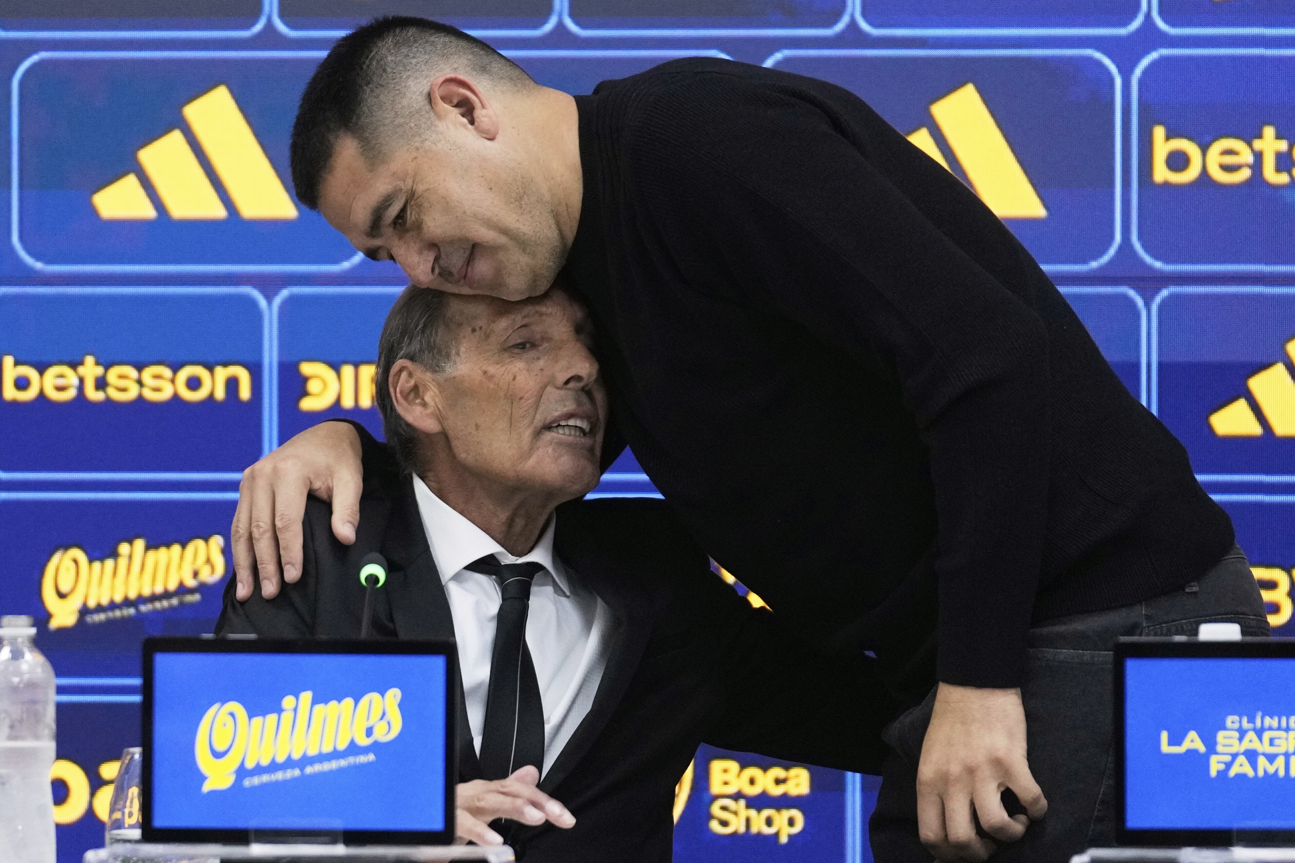 Riquelme mantiene el respaldo a Russo, pero sabe que es momento de otros cambios
