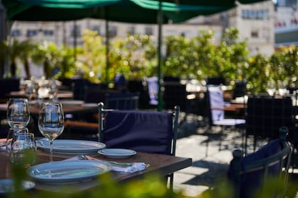 80 años avalan la impecable selección de carnes de Cabaña Las Lilas.