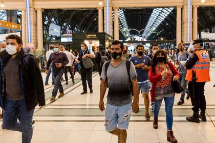 8.50 hs. la estación de Retiro con bastante circulación de gente