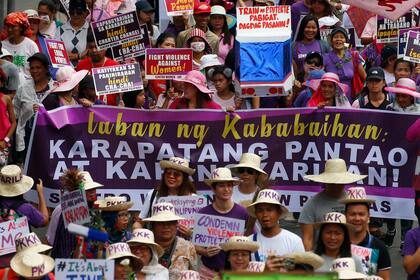 Hombres y mujeres se congregaron en Filipinas por el 8M