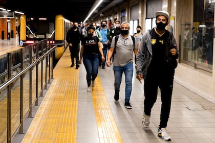 9.00 hs. la estación Retiro de subte con actividad casi normal, pese a las restricciones