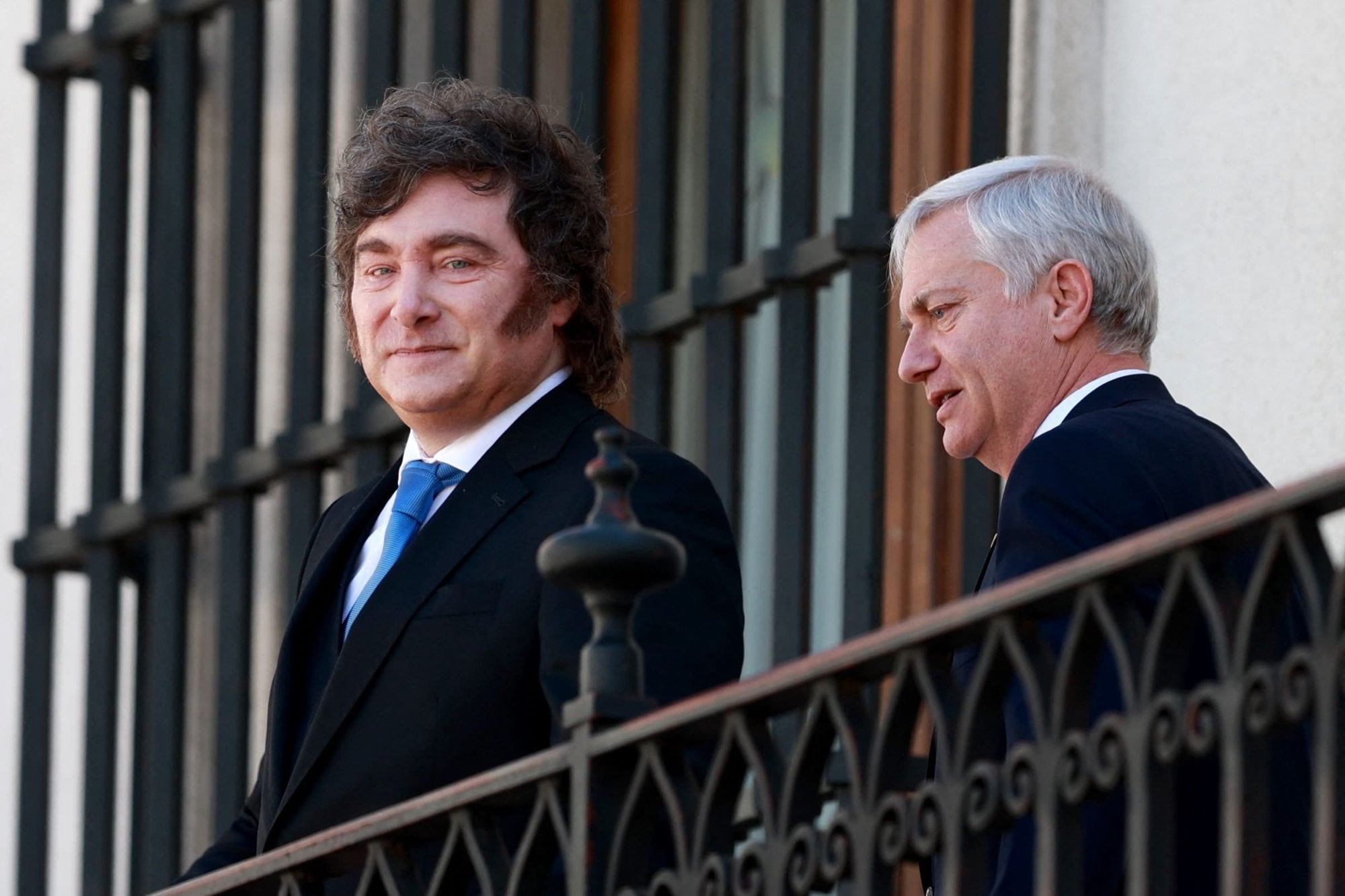 El inesperado ataque de un ministro de Kast contra Javier Milei por la obra pública