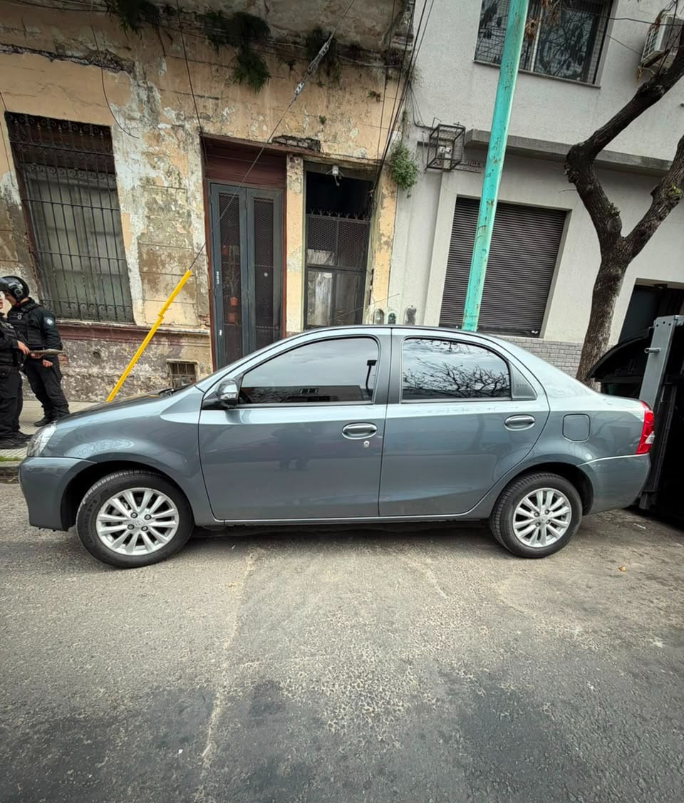 El Toyota Etios robado en Avellaneda y recuperado en el barrio Zavaleta