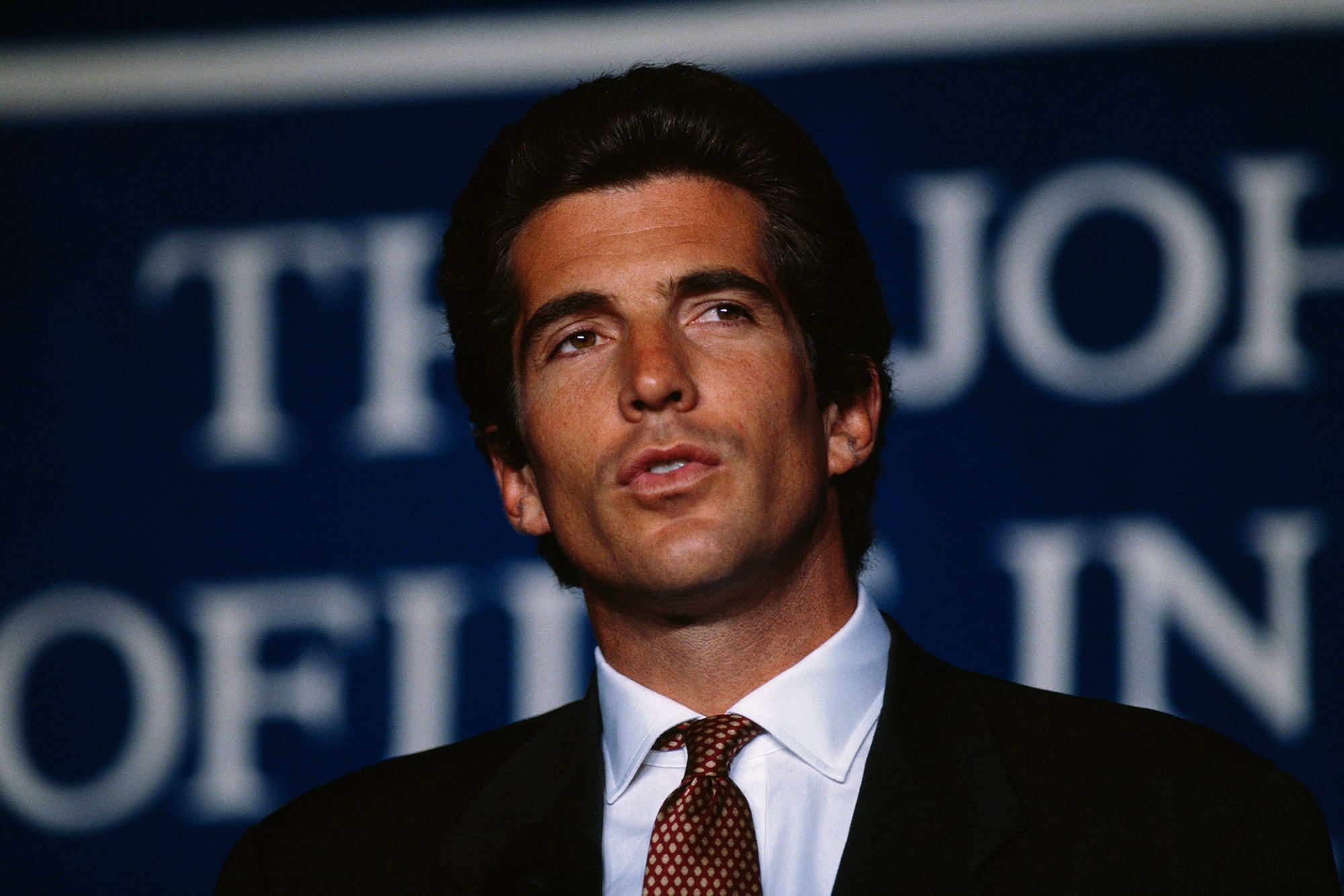 Se esperaba que John Kennedy, Jr. tenga un brillante futuro en la política (Photo by Brooks Kraft LLC/Sygma via Getty Images)