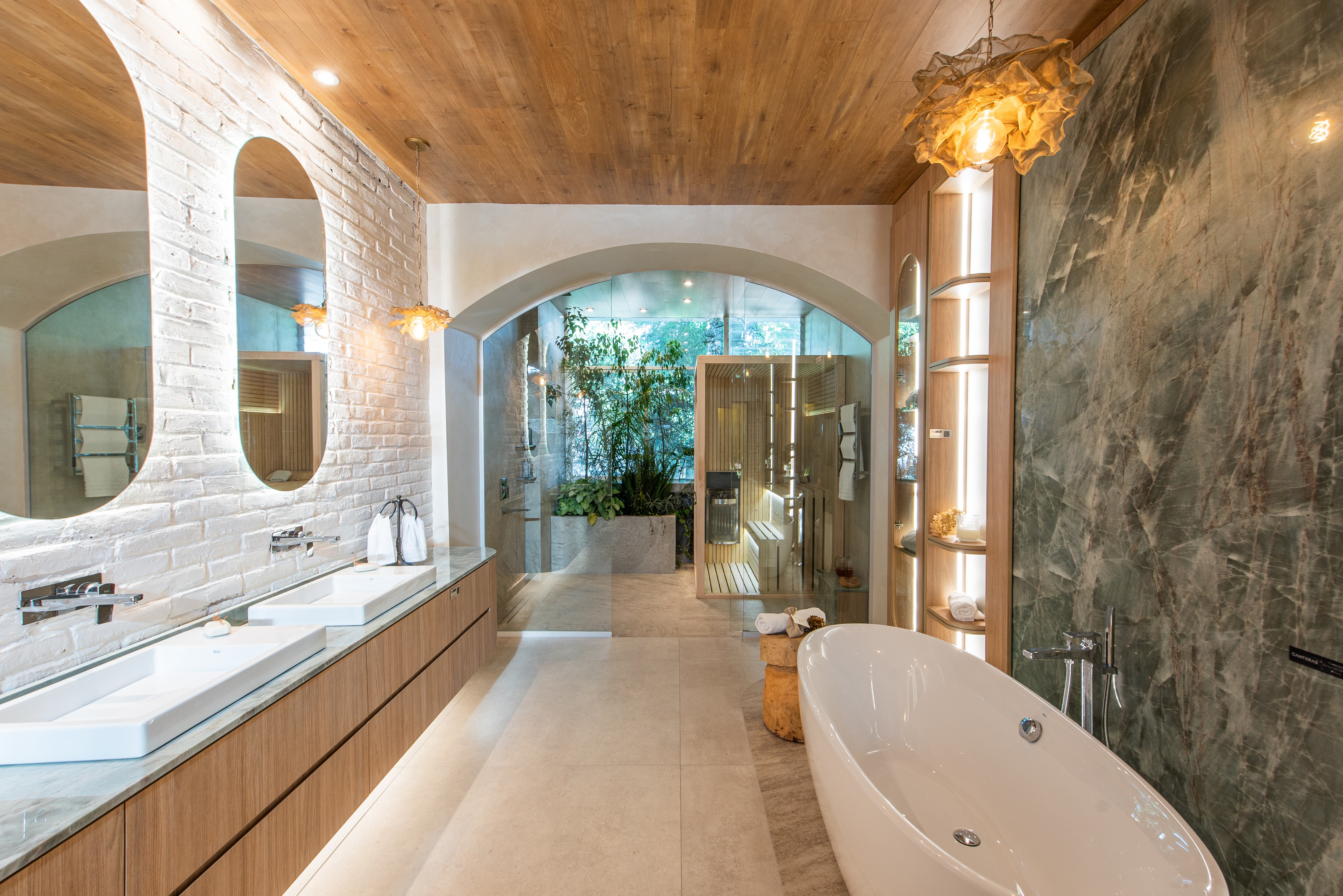 Las bañeras exentas están de moda