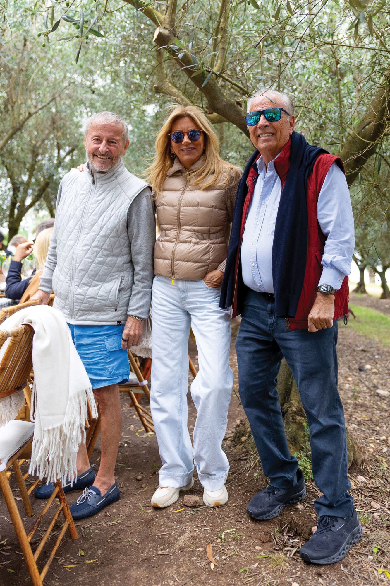 El empresario automotriz Cristiano Rattazzi conversó animadamente con Bettina y Alejandro Bulgheroni, dueño de -entre otras empresas- bodegas Garzón, cuyos vinos se sirvieron en el almuerzo.