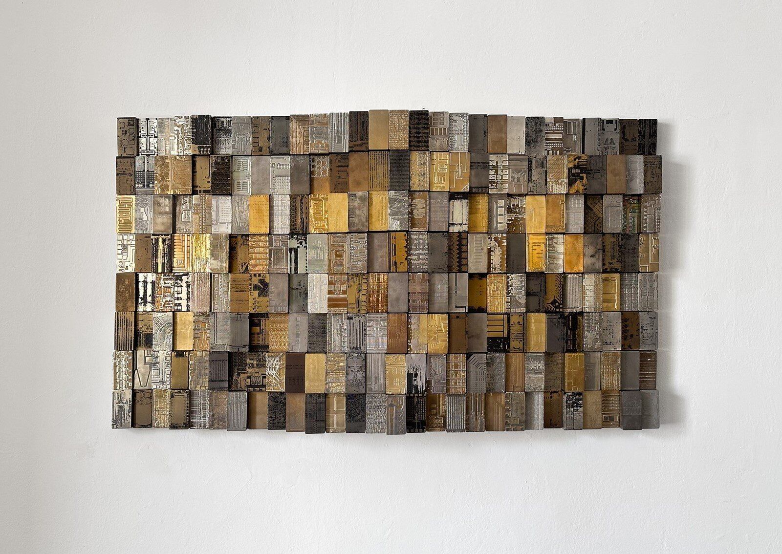 Atlas es un tributo a la invención del circuito integrado y fue creado con los patrones de cientos de microcircuitos históricos