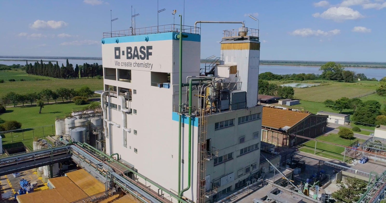 Un gigante alemán reduce un turno en una planta industrial y un sindicato se declaró en alerta