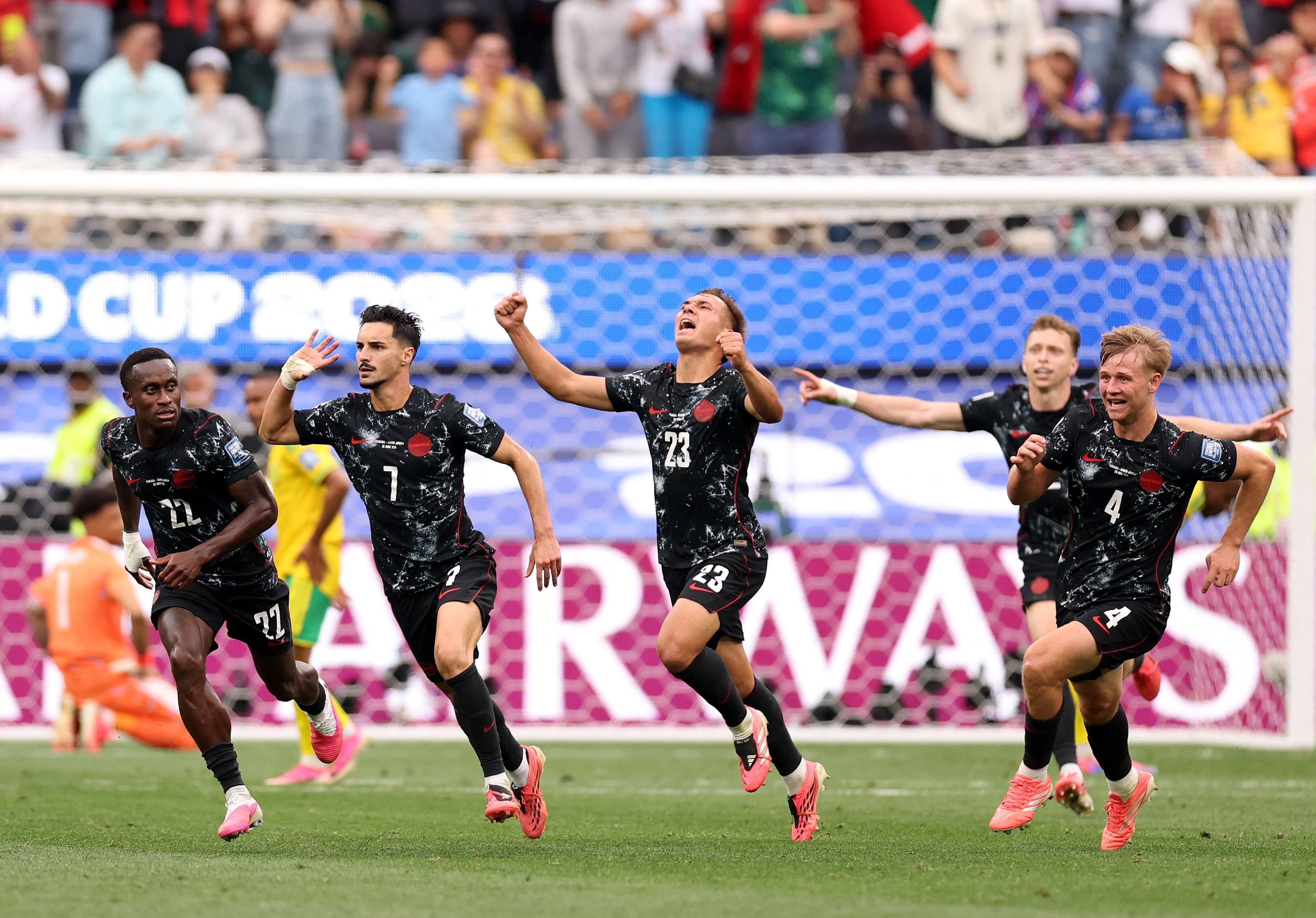 Con un gol agónico de Stephen Eustaquio, Canadá eliminó a Sudáfrica y se metió en octavos