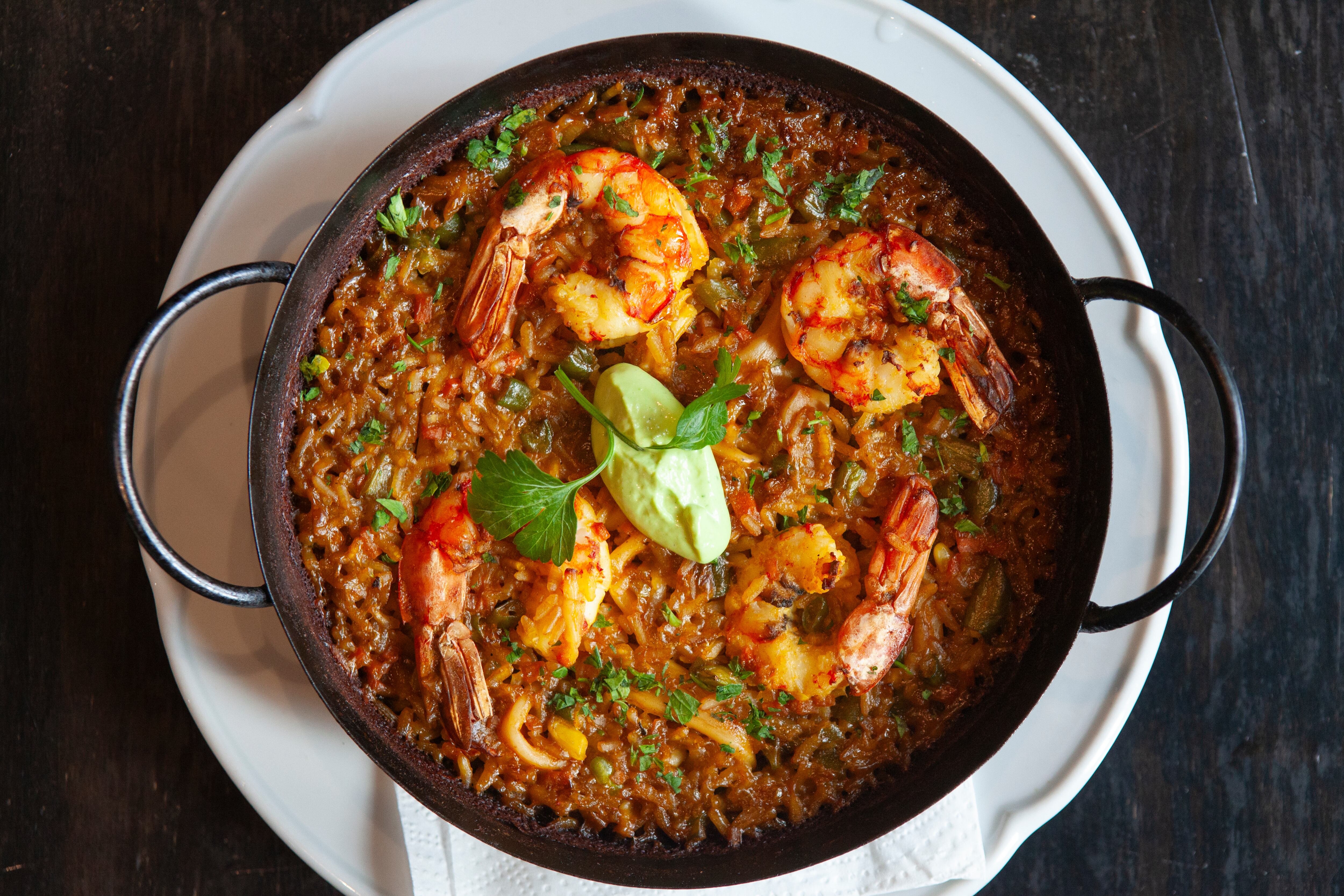 A un año de su peor tragedia: la ciudad histórica que resurgió y hoy es tendencia en gastronomía 18 Liberté apuesta a productos de calidad.