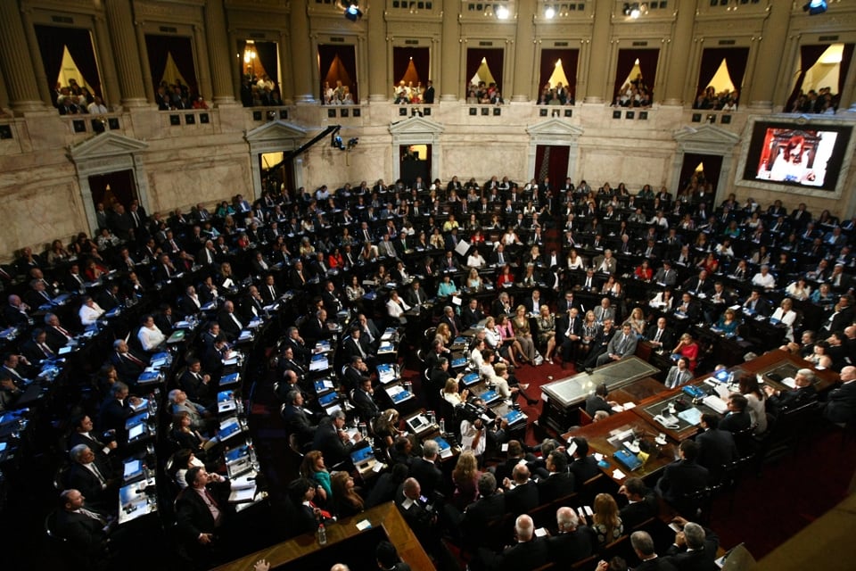 El Gobierno oficializó la convocatoria a sesiones extraordinarias y definió los asuntos que se tratarán