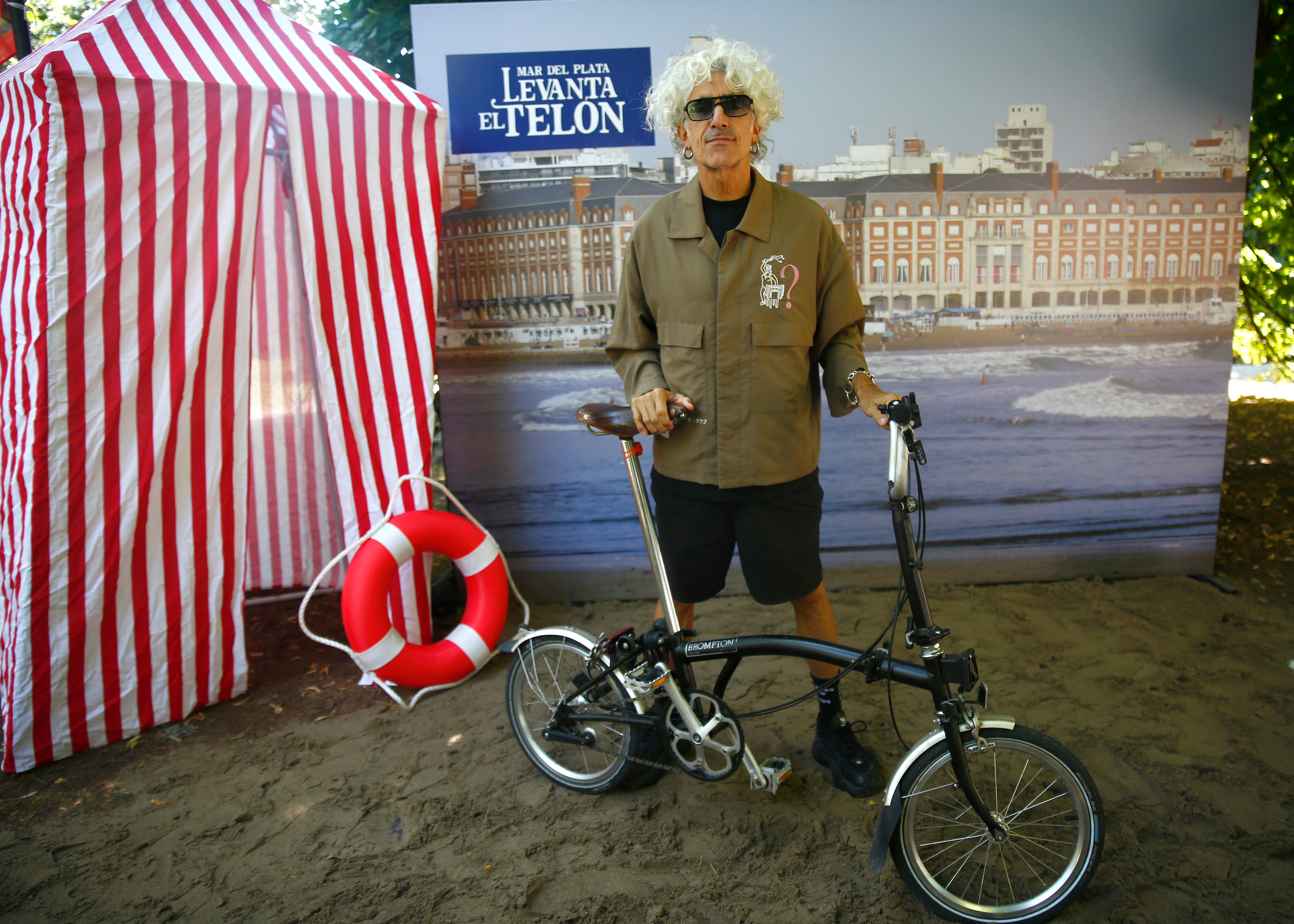 Fabio Posca, llegó a Mar del Plata para ofrecer su unipersonal Transensual, una epopeya en contra de los prejuicios; además, el actor hace streaming junto a Fede Bal en Blender