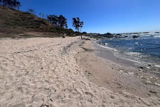 La playa chilena donde los argentinos encuentran la tranquilidad que Viña no les da