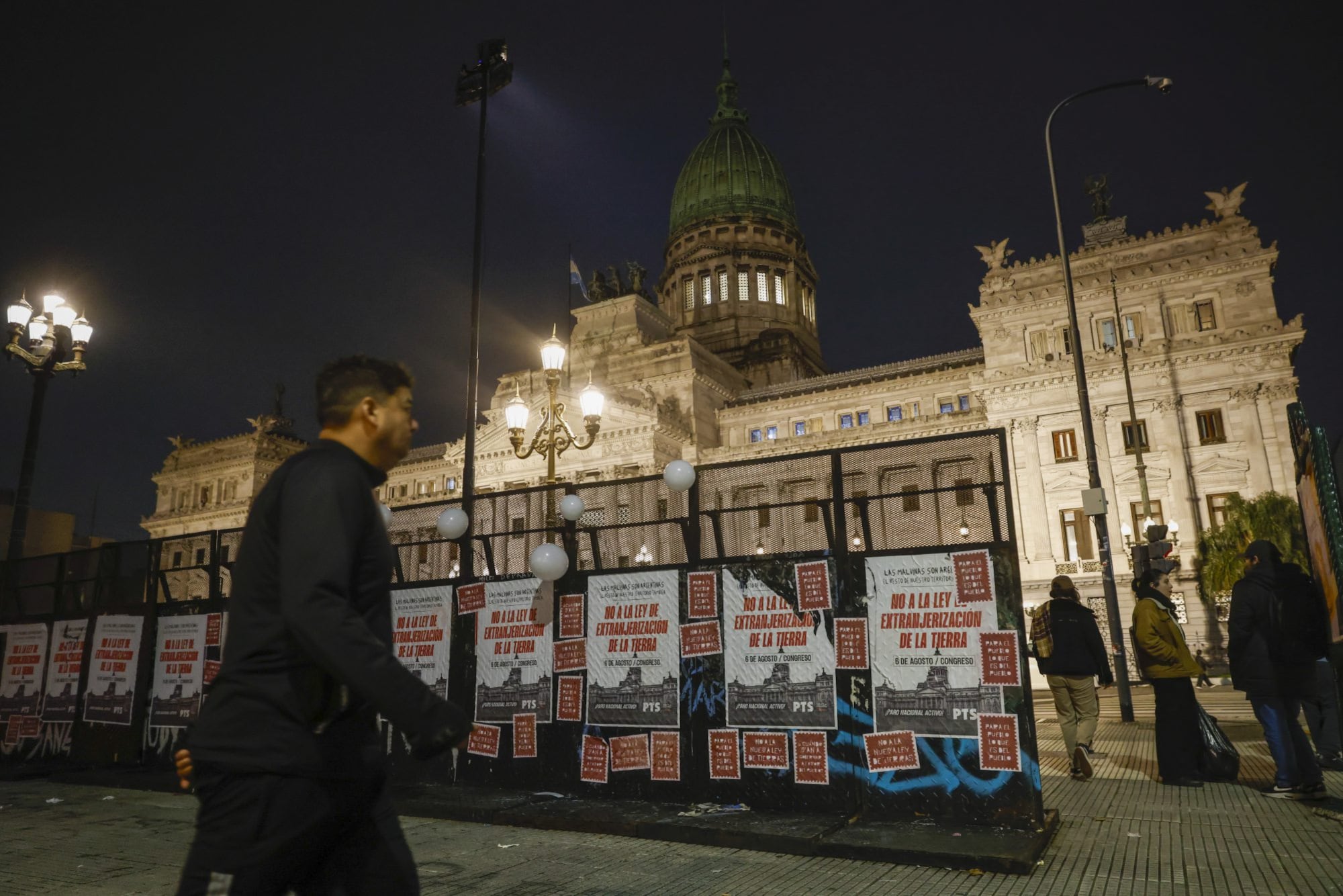 Las centrales obreras y los movimientos sociales anunciaron dos días de marchas: mañana los recibirá el Congreso vallado