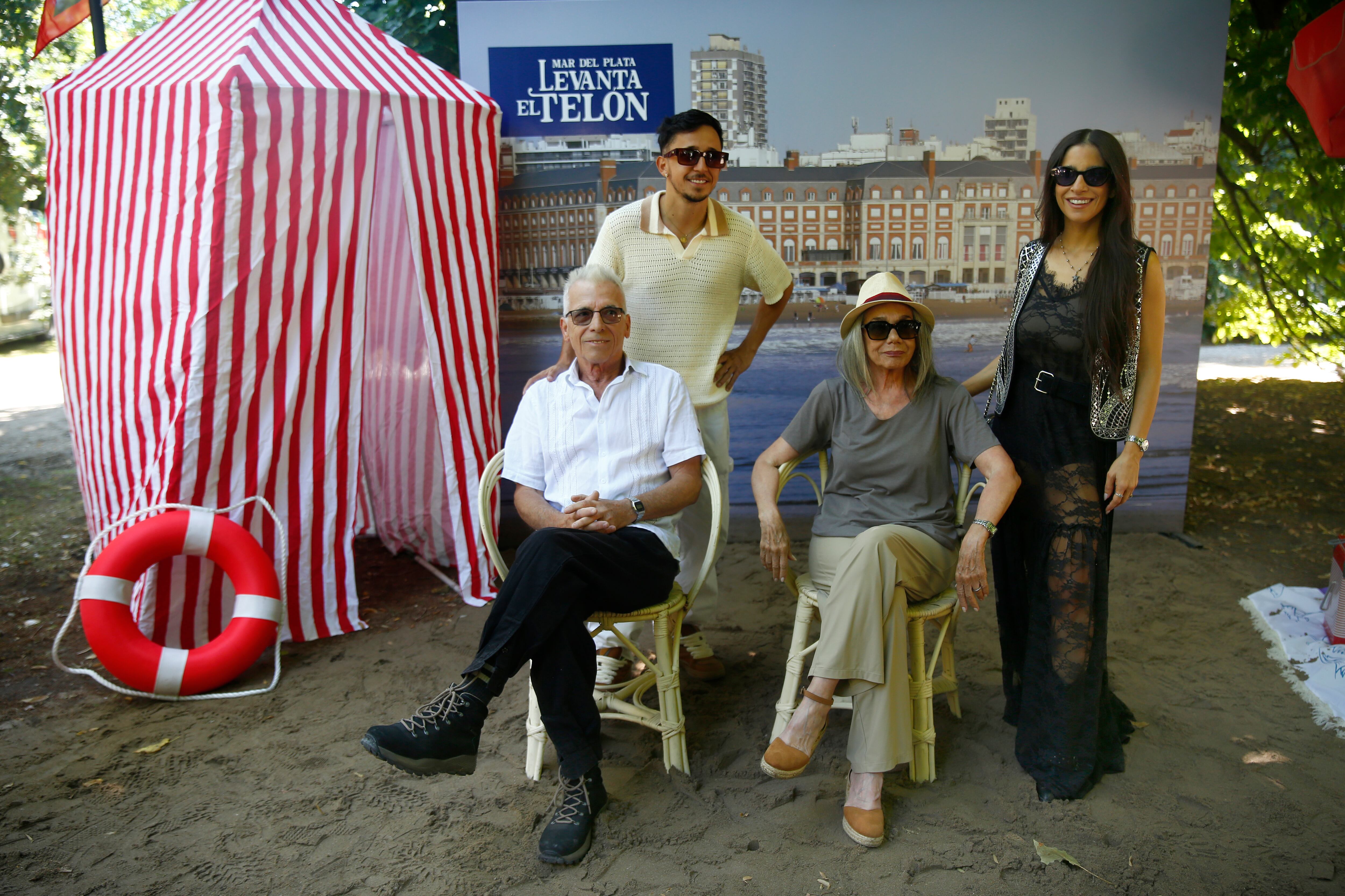 Gerardo Romano, Ana María Picchio, Rodrigo Noya y Gabriela Sari se instalaron a comienzos de año en el Atlas, en un imprevisto cambio de planes que los mudó de Buenos Aires a Mar del Plata para ocupar el lugar vacante que dejó la obra ¿Quién es quién? con Soledad Silveyra y Luis Brandoni