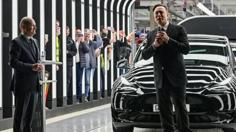 El canciller alemán, Olaf Scholz, ha recibido duras críticas de Elon Musk