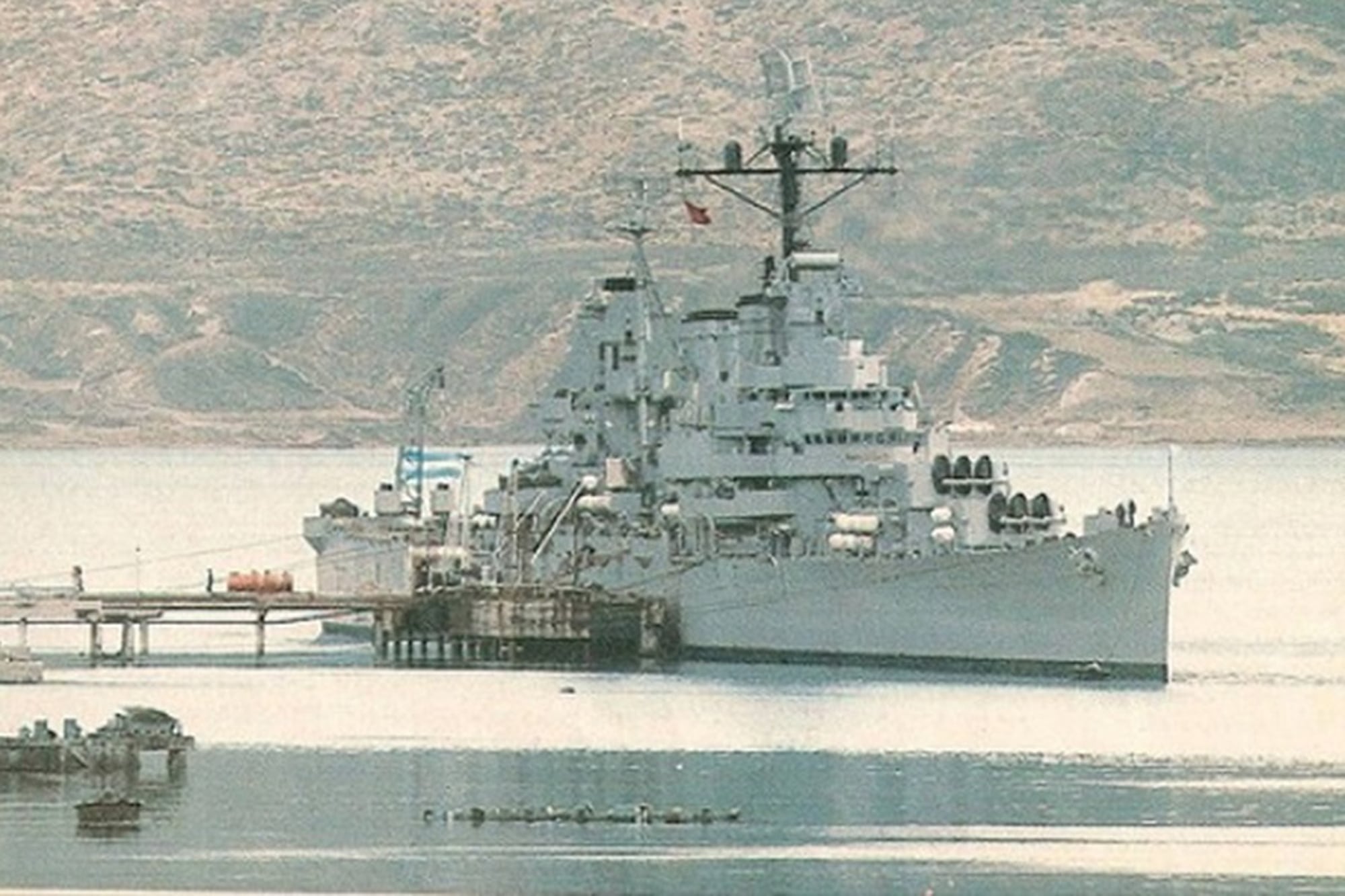 La última foto del crucero ARA General Belgrano intacto se tomó en el puerto de Ushuaia