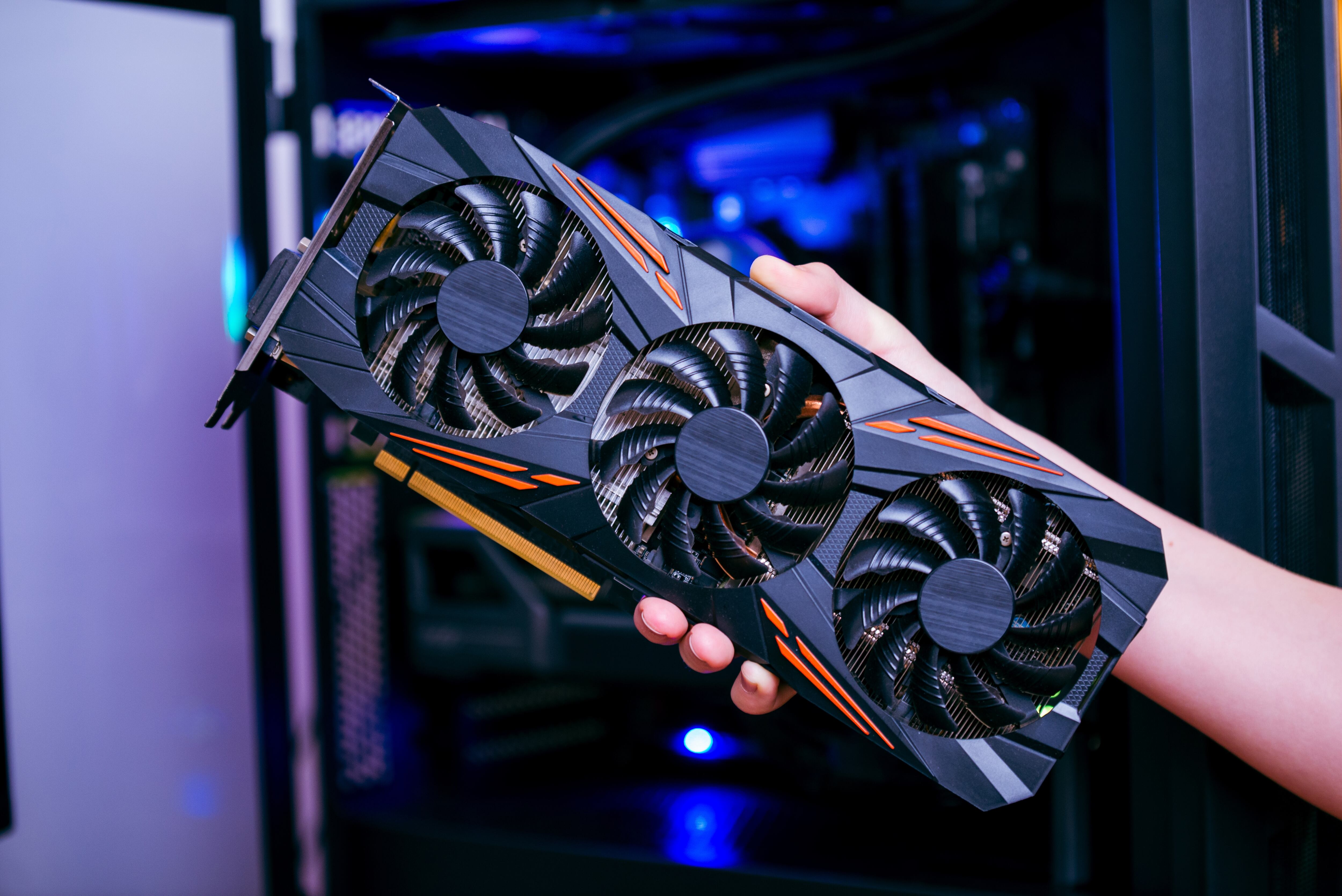 Aunque el mejor rendimiento se obtendrá con una placa de video dedicada, los chips gráficos que traen integrados los motherboards modernos sirven para muchos juegos, y permiten postergar la inversión en la placa