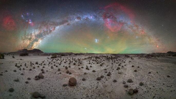 Fue premiado por una foto de la vía láctea que tomó desde el Valle de la Luna: “Es la primera vez que se ve”
