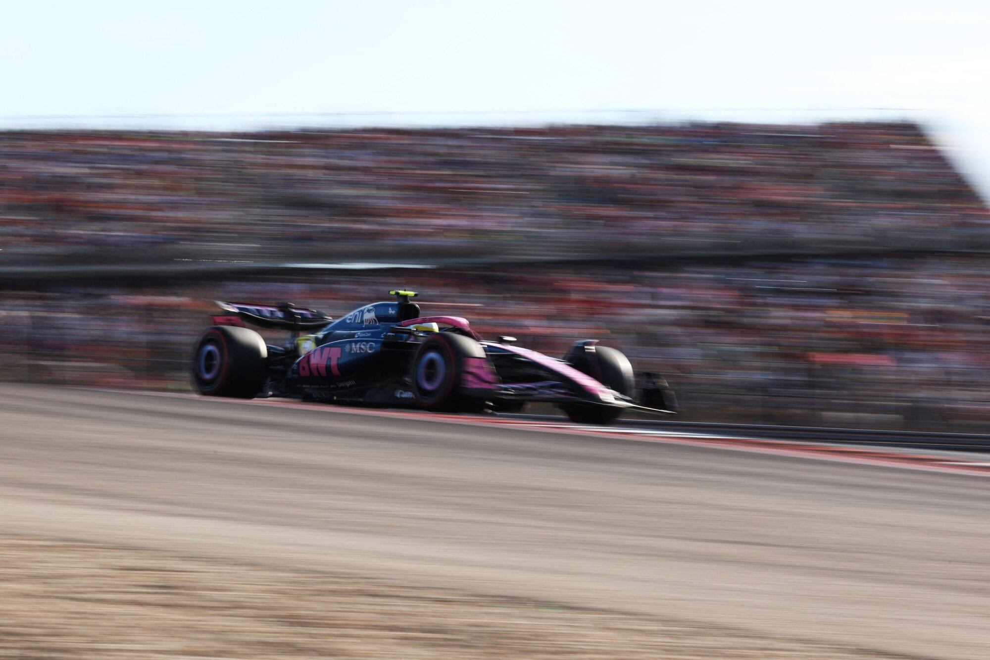 Los resultados de Franco Colapinto fueron mejores que su desempeño y el de Alpine el sábado; el argentino resultó 14º en la carrera sprint y 15º en la prueba de clasificación para la competencia principal, gracias a fallas ajenas.