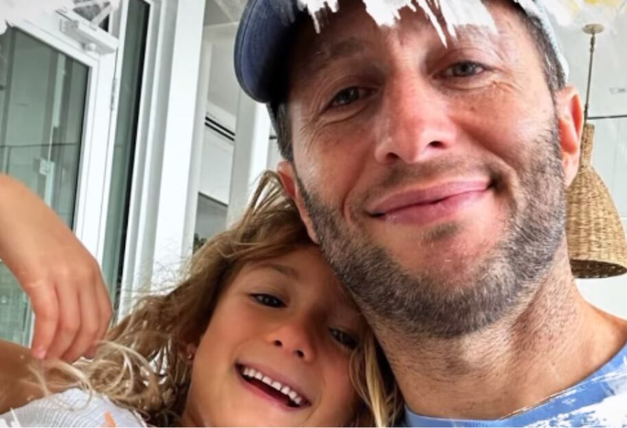 Mila junto a Tomás Yankelevich, su padre.