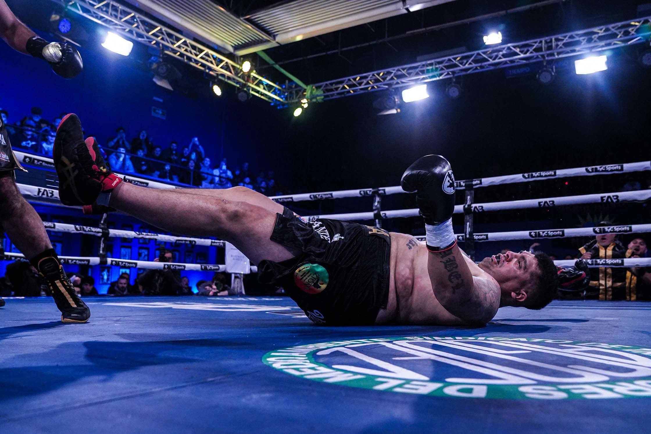 La caída de Bracamonte, que no pudo levantarse tras el impacto