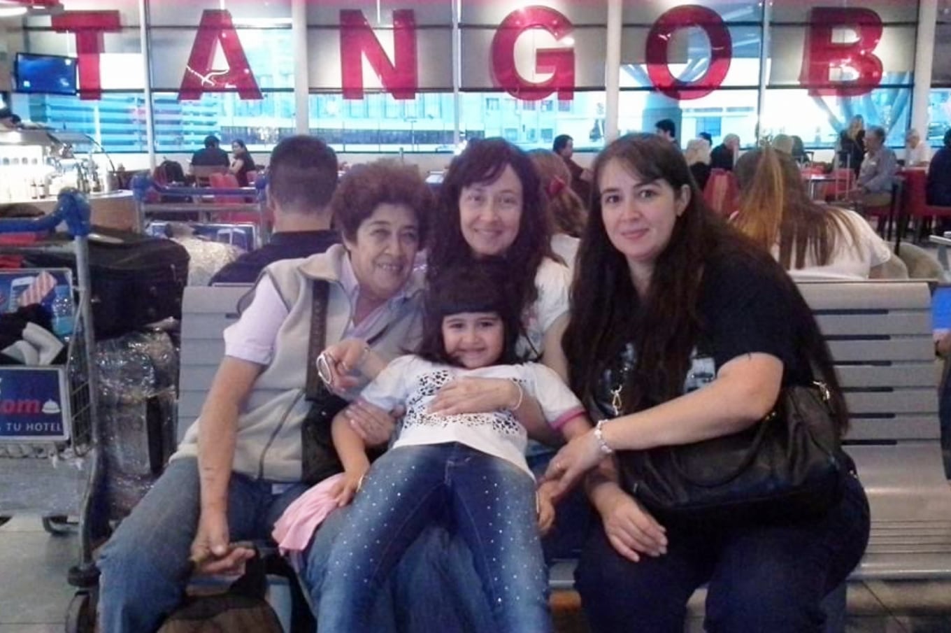 En una de las tantas despedidas en Ezeiza.