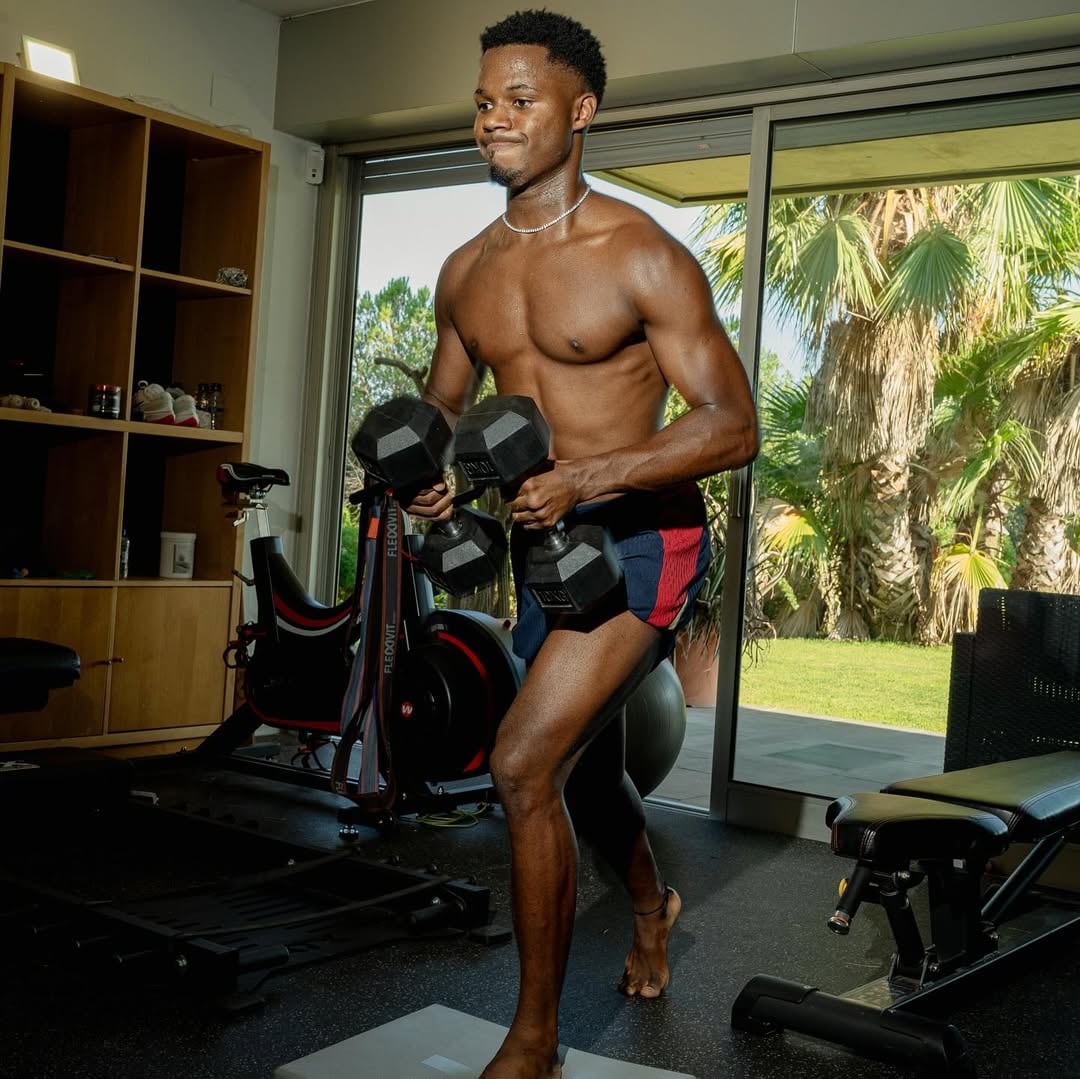 El joven de 23 años llevará su carrera musical en paralelo a la futbolística (Foto: @ansufati)