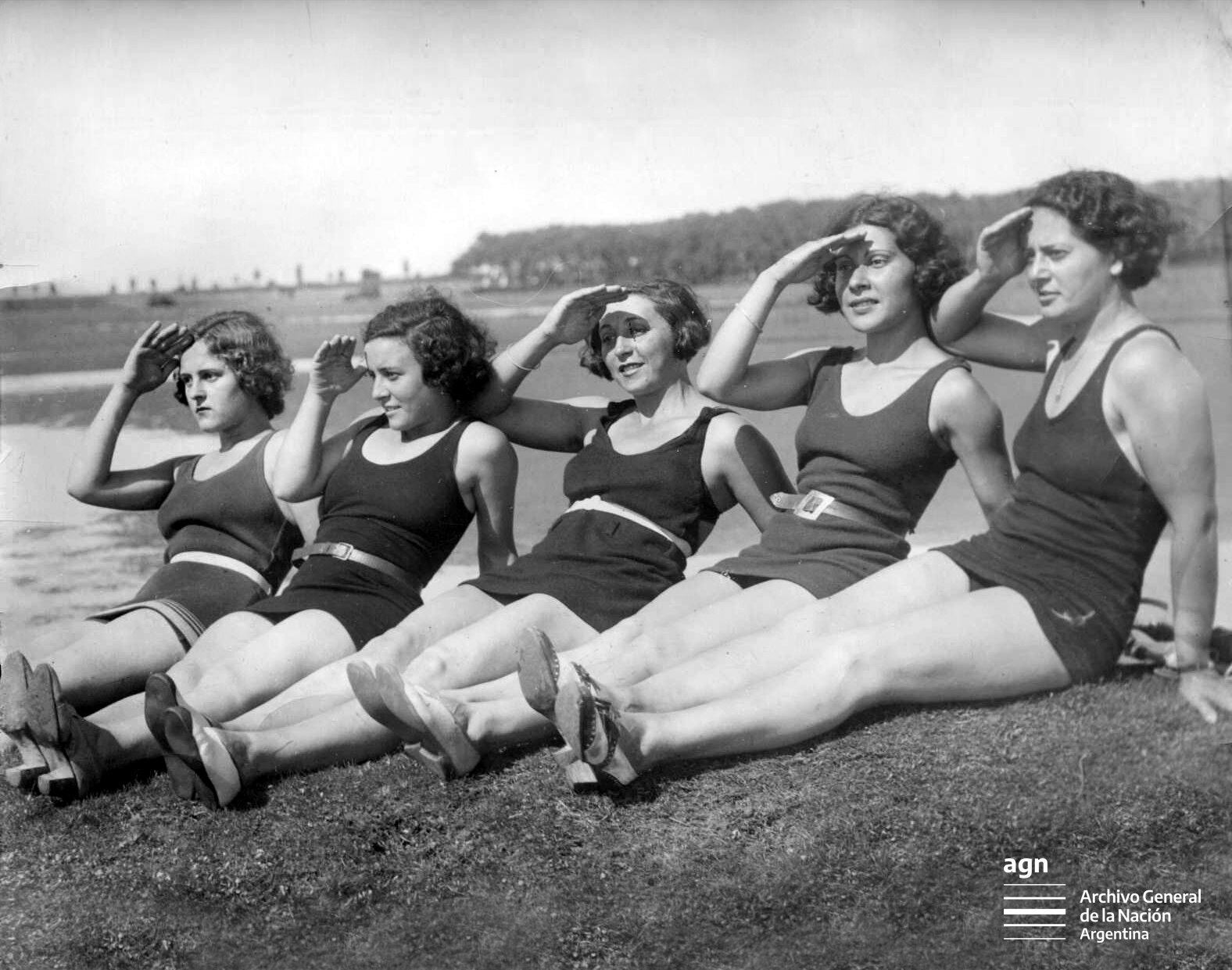 Bañistas en las platas de Berisso, en 1934