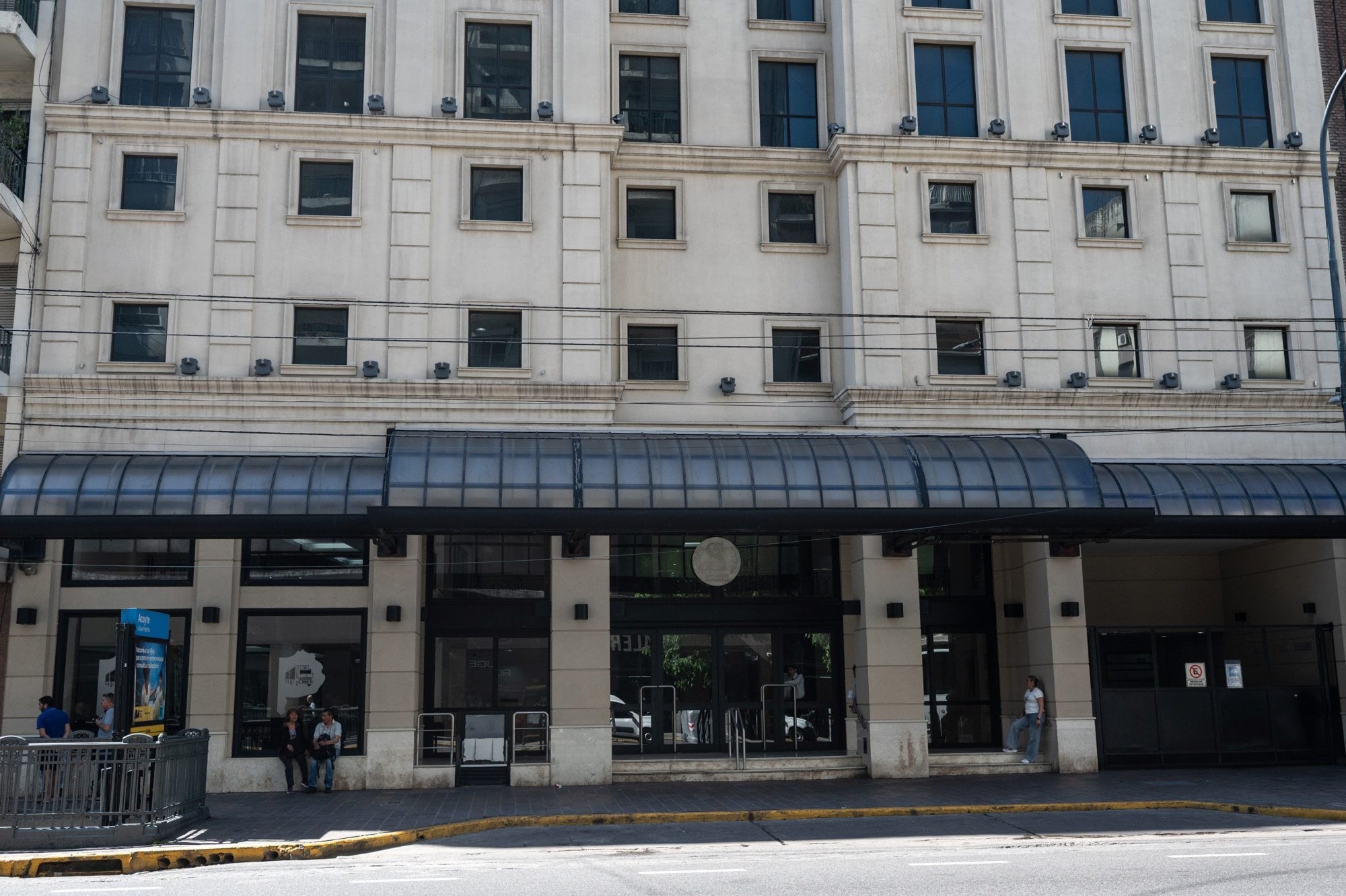 El Sanatorio Antártida, propiedad de Camioneros, no tiene casi prestaciones médicas por la crisis de la obra social del gremio