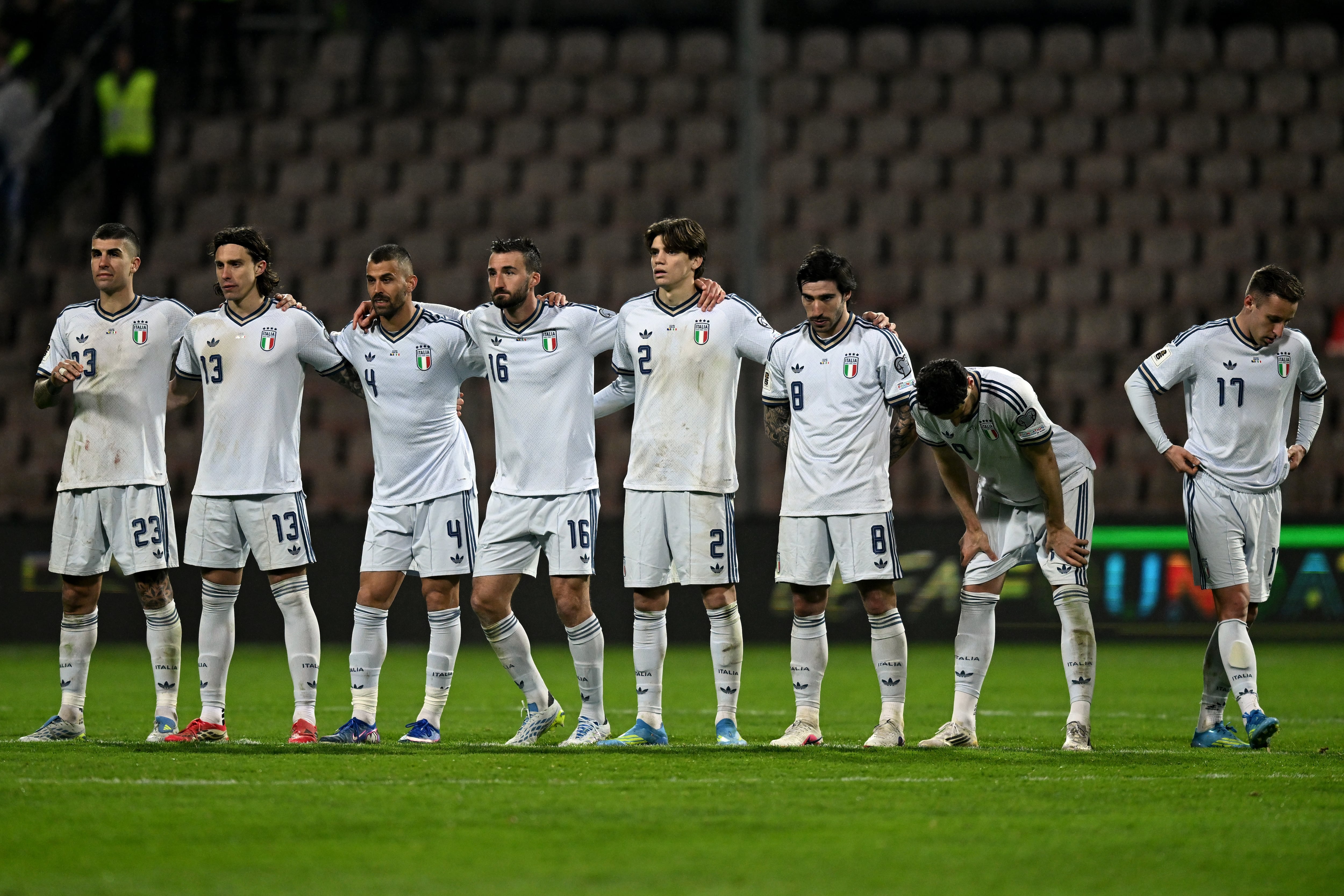 Desconsolados: los italianos pierden la serie de penales en Bosnia y Herzegovina y se quedan sin lugar en el Mundial; la 'Nazionale' no disputa la Copa desde después de Brasil 2014 y su último partido de playoffs fue la final de Alemania 2006.