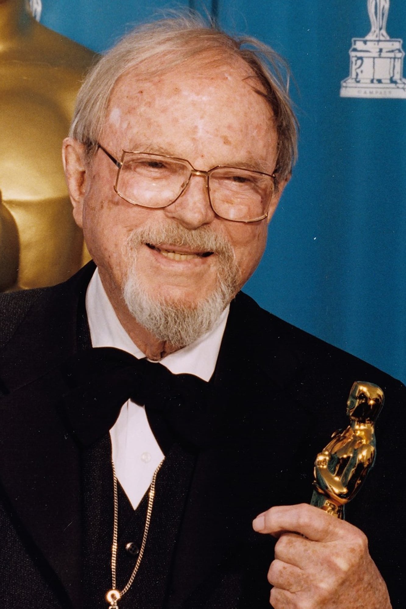 Chuck Jones, animador clásico que inventó al Correcaminos y al Coyote