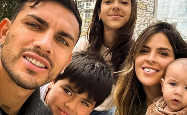 El volante de Boca junto a su familia