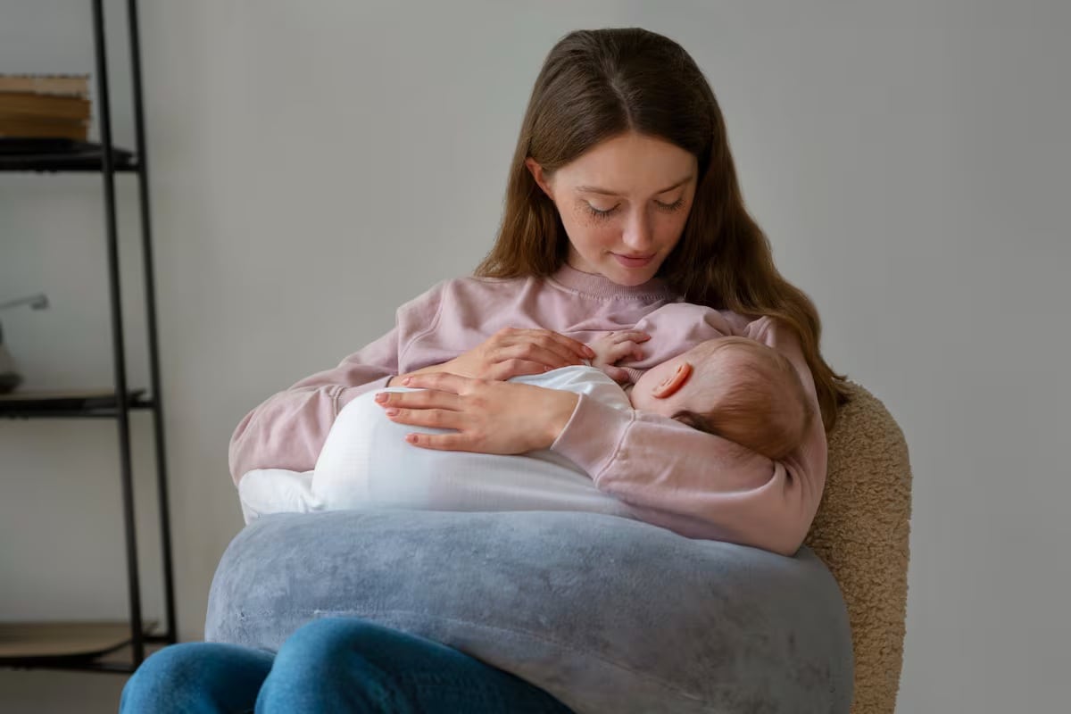La psicología explica por qué existen los hijos preferidos y cómo afecta esto al resto de la familia 8 El vínculo madre e hijo se construye gradualmente, y aunque no siempre surge de inmediato, el diálogo ayuda a consolidarlo