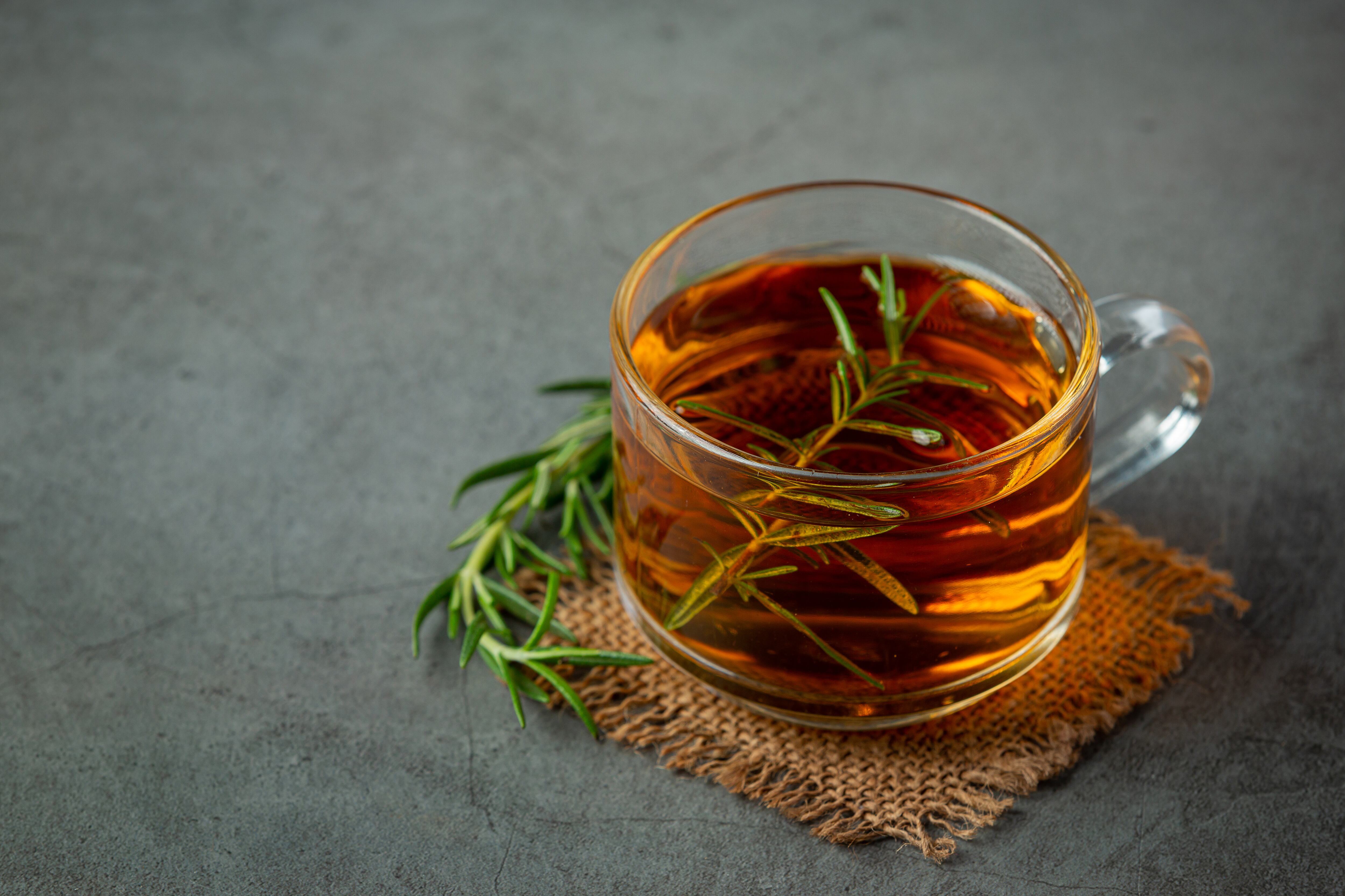 El romero se puede incorporar en forma de té (Foto: Freepik)
