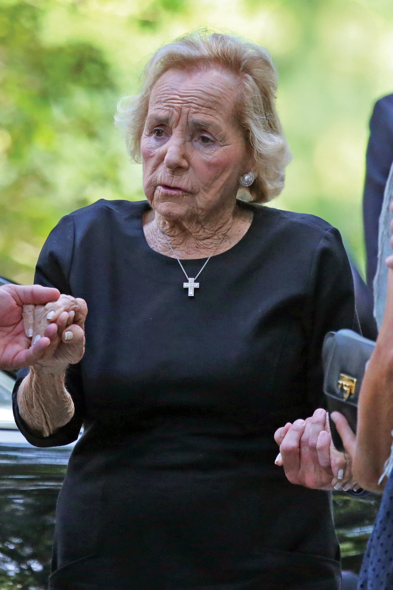 Llegando a la iglesia Our Lady of Victory, de Massachussets, para las exequias de su nieta, Saoirse Roisin Hill. Era el 5 de agosto de 2019