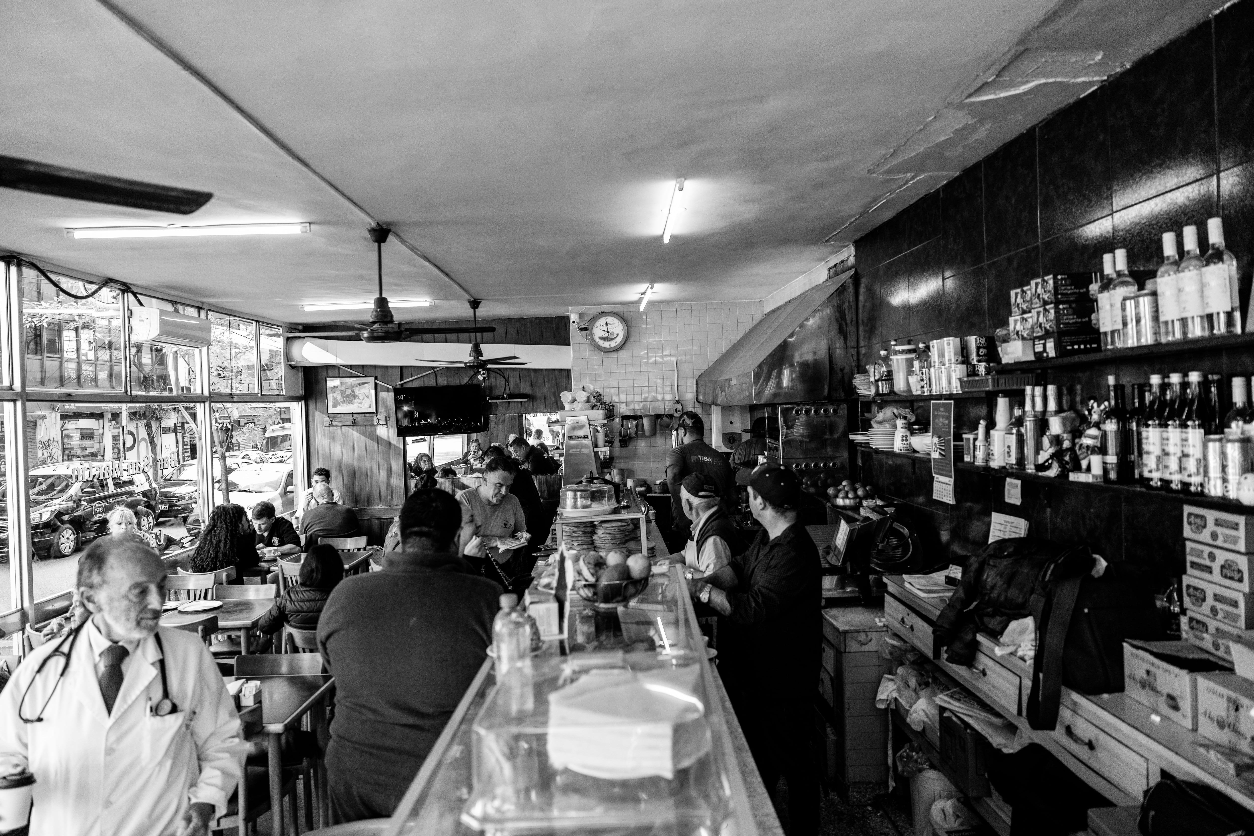 “La ruta del café con leche”, del periodista Martín Paladino y el fotógrafo Edgardo Kevorkian