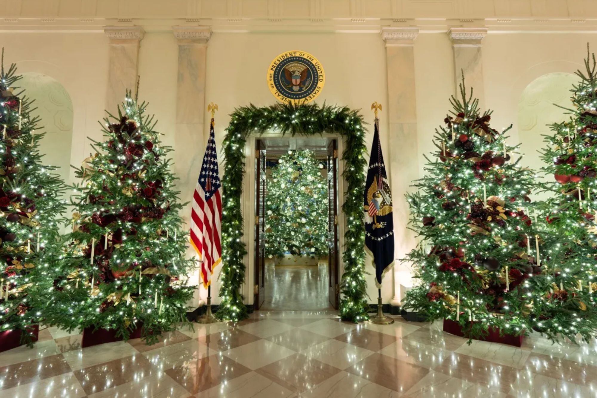 Cómo reservar el tour navideño en la Casa Blanca: para ver las decoraciones de Melania Trump