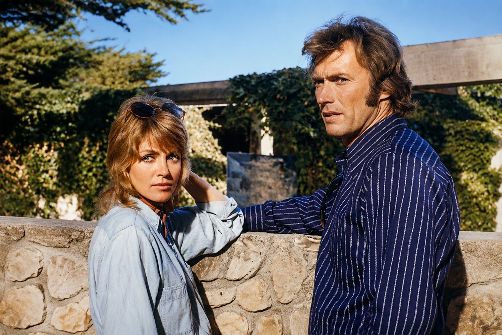 Donna Mills junto a Clint Eastwood