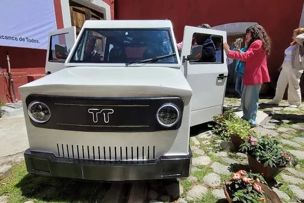Hecho en México: cómo es el auto eléctrico que se carga con el sol y cuesta menos de US$6000 Se planea que los primeros modelos TT1 salgan a la venta en los próximos seis meses